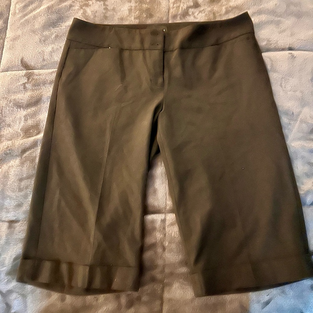 The Limited Drew Fit Black Cuffed Bermuda Shorts - Size 6